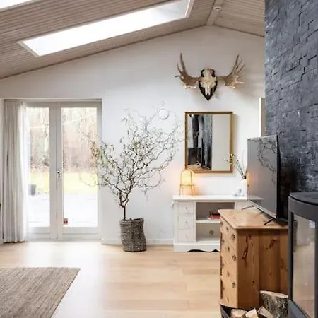 Charming Getaway Only 150m From The Water Dom wakacyjny