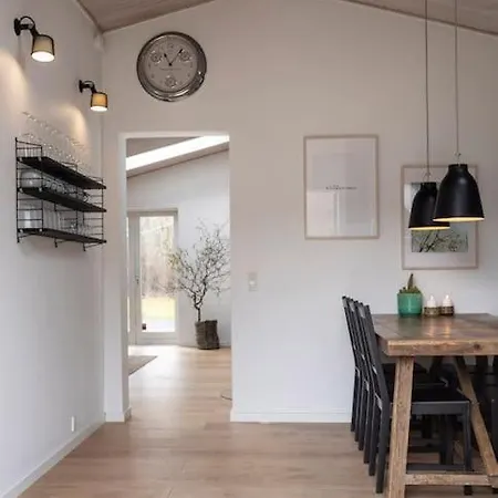 Charming Getaway Only 150m From The Water