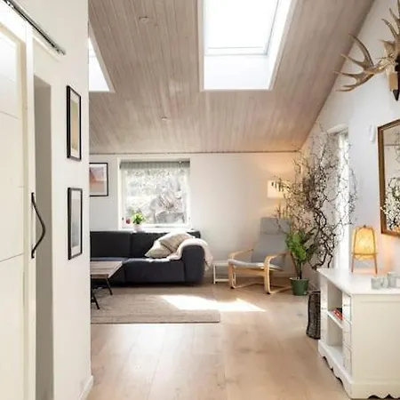 Dom wakacyjny Charming Getaway Only 150m From The Water