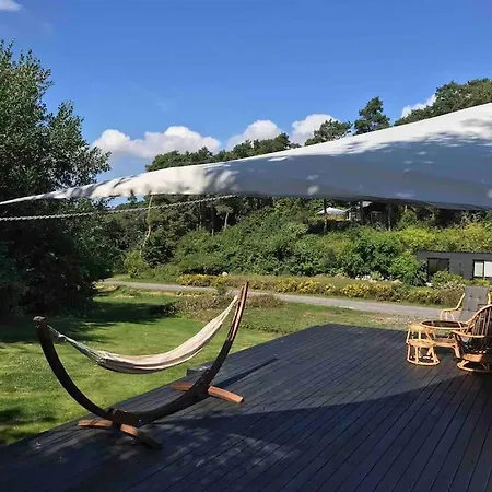 Dom wakacyjny Charming Getaway Only 150m From The Water