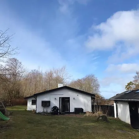 Charming Getaway Only 150m From The Water