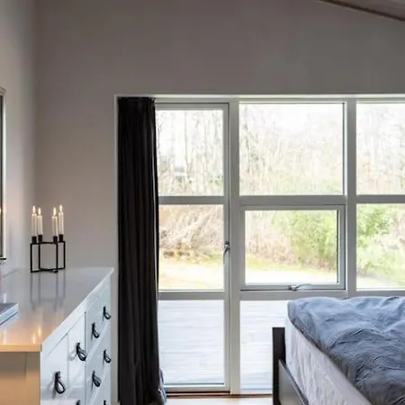 Dom wakacyjny Charming Getaway Only 150m From The Water